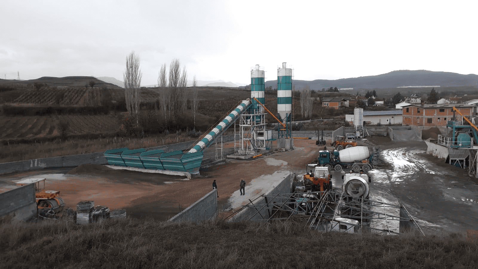 İbar Makina tarafından kurulan beton santrali ve briket üretim tesisi